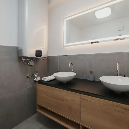 Modern Centre Just Steps From Mirabell Palace *