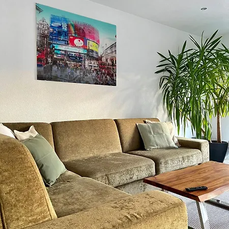 Modern Centre Just Steps From Mirabell Palace 公寓