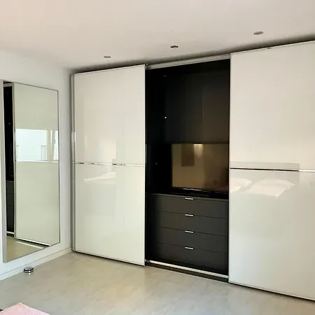 Apartment Modern - Perfectly Located *