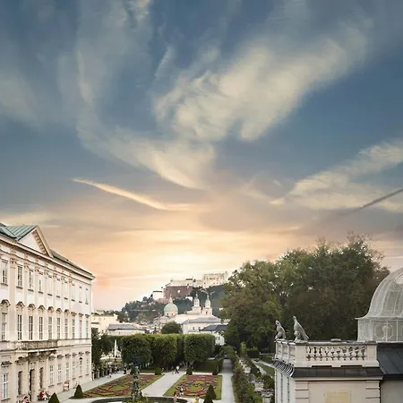 Modern Centre Just Steps From Mirabell Palace 公寓