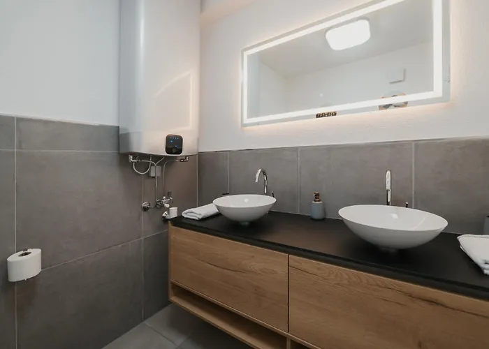 Modern Centre Just Steps From Mirabell Palace *